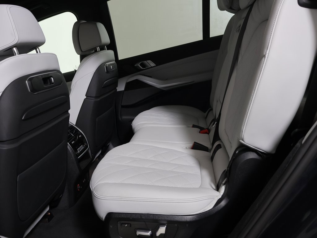 Used 2026 BMW X7 xDrive40i w/ M Sport Package image 28