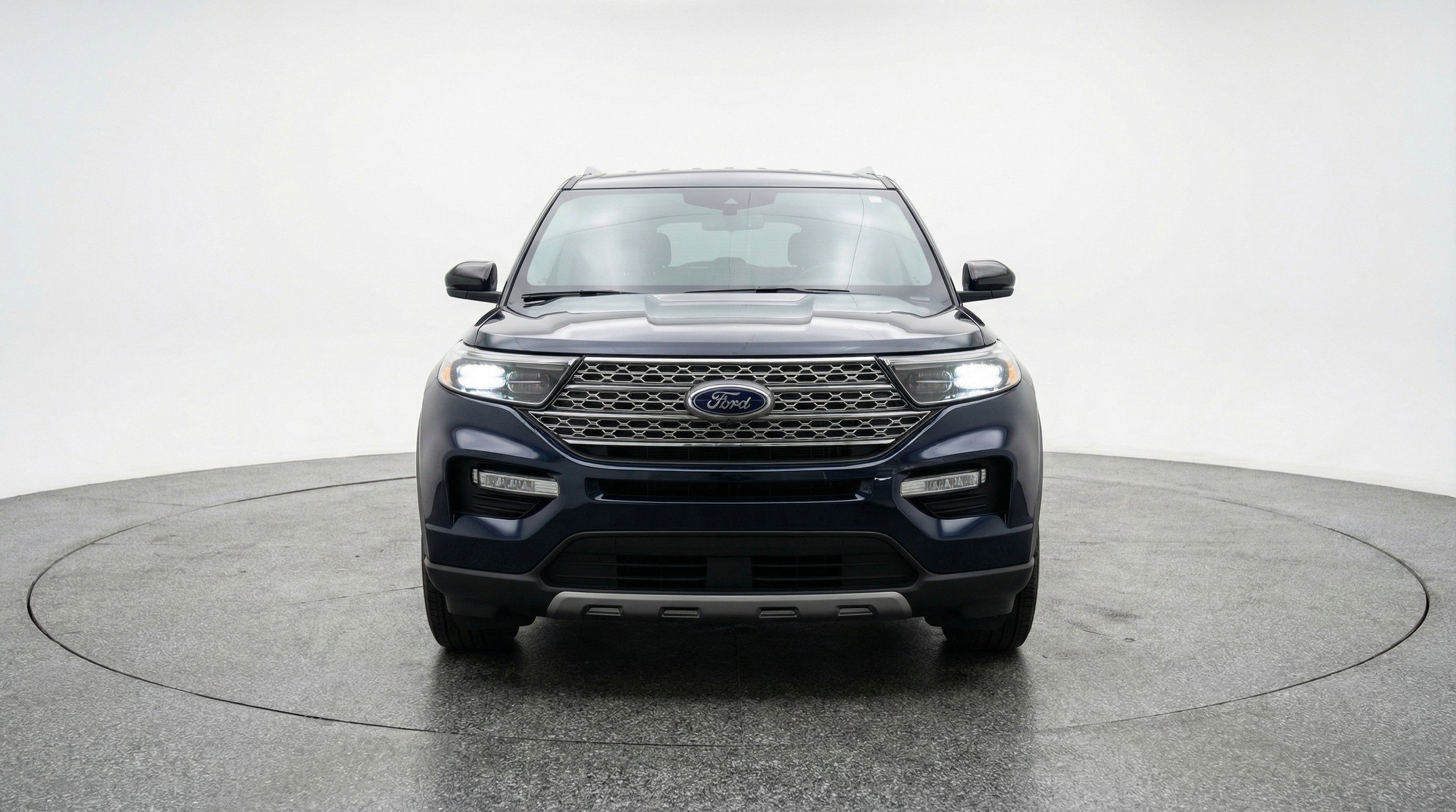 Used 2024 Ford Explorer Limited image 2