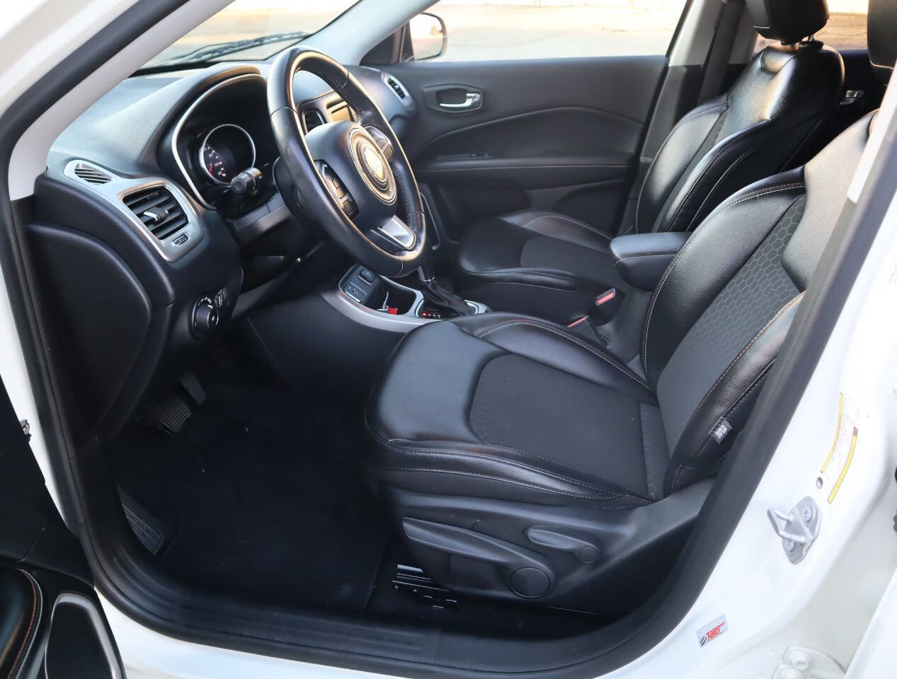 Used 2018 Jeep Compass Latitude image 23