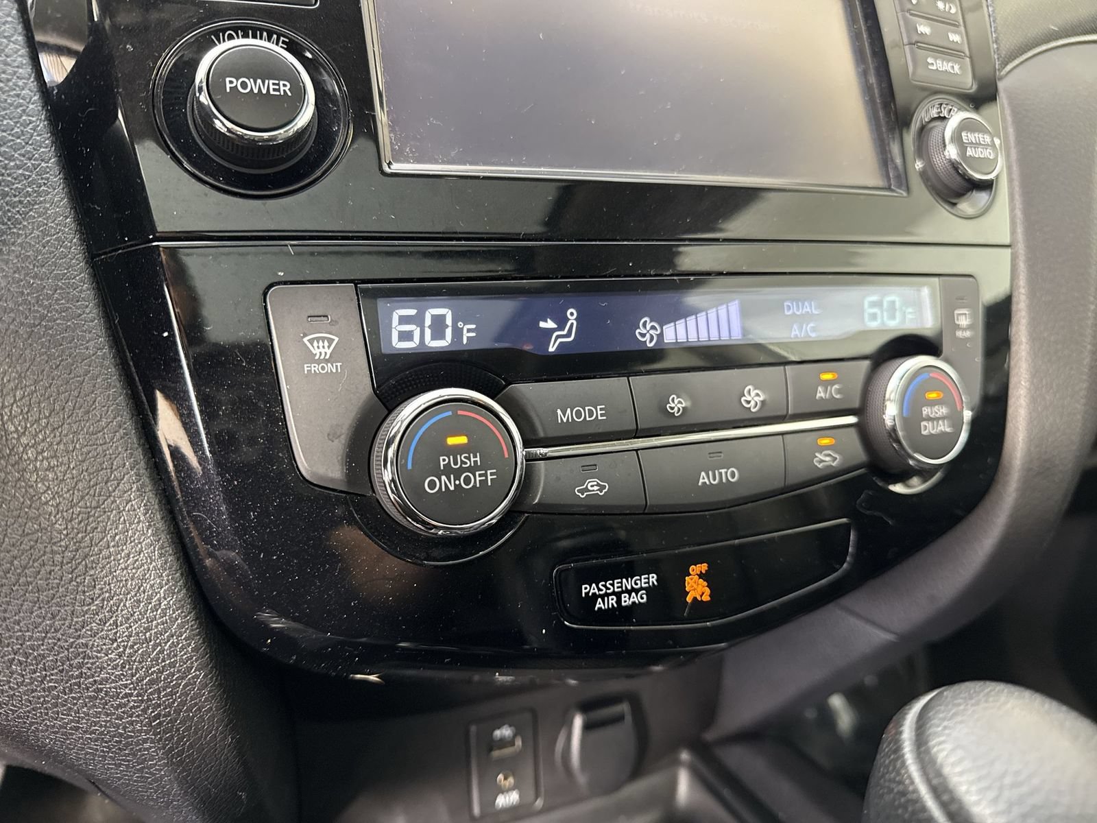 Used 2016 Nissan Rogue SL w/ SL Premium Package AWD/4WD image 9