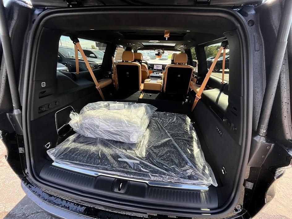 New 2026 Jeep Grand Wagoneer L Summit AWD/4WD image 9