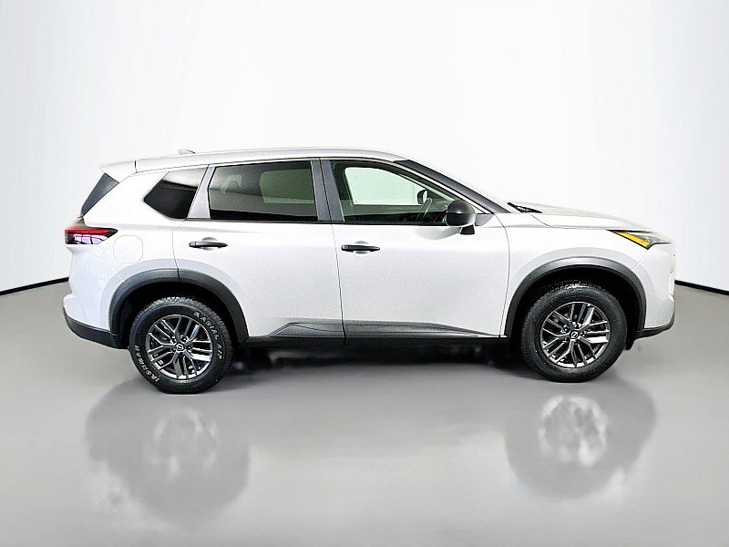 Used 2024 Nissan Rogue S image 8