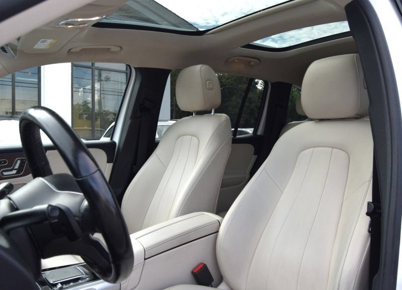 Used 2023 Mercedes-Benz GLB 250 4MATIC w/ Premium Package image 18
