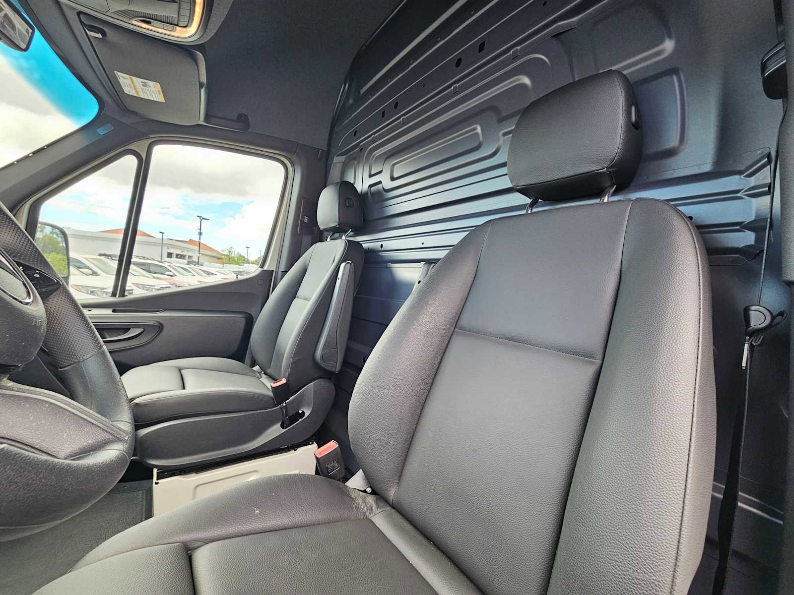 Used 2025 Mercedes-Benz Sprinter 2500 image 20