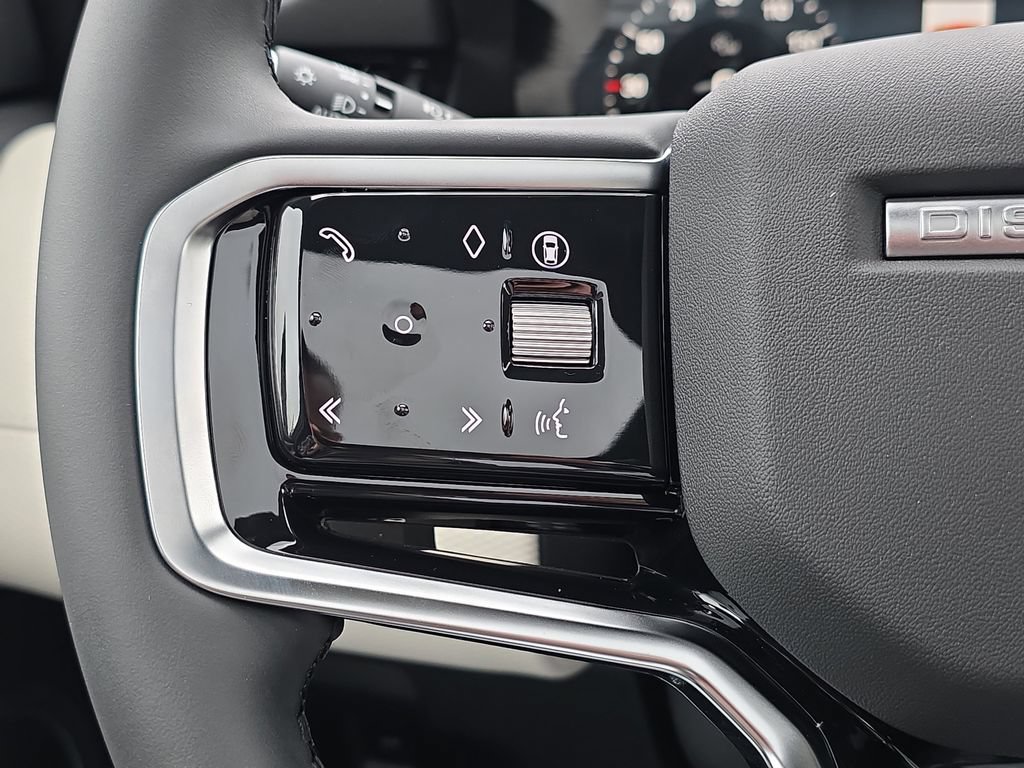 New 2026 Land Rover Discovery Sport Landmark AWD/4WD image 17