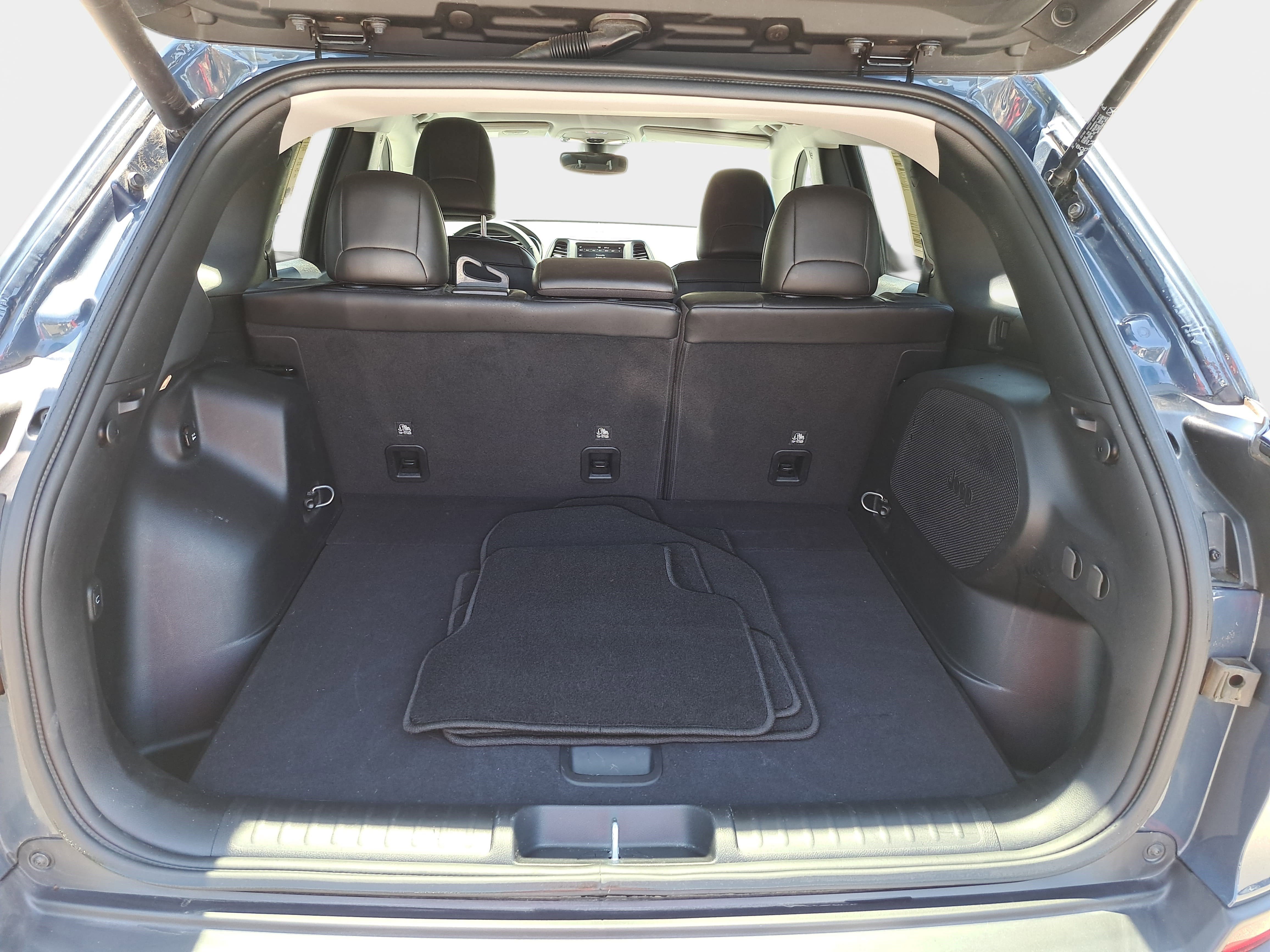 Used 2022 Jeep Cherokee Latitude Lux w/ Sun & Sound Group FWD image 12