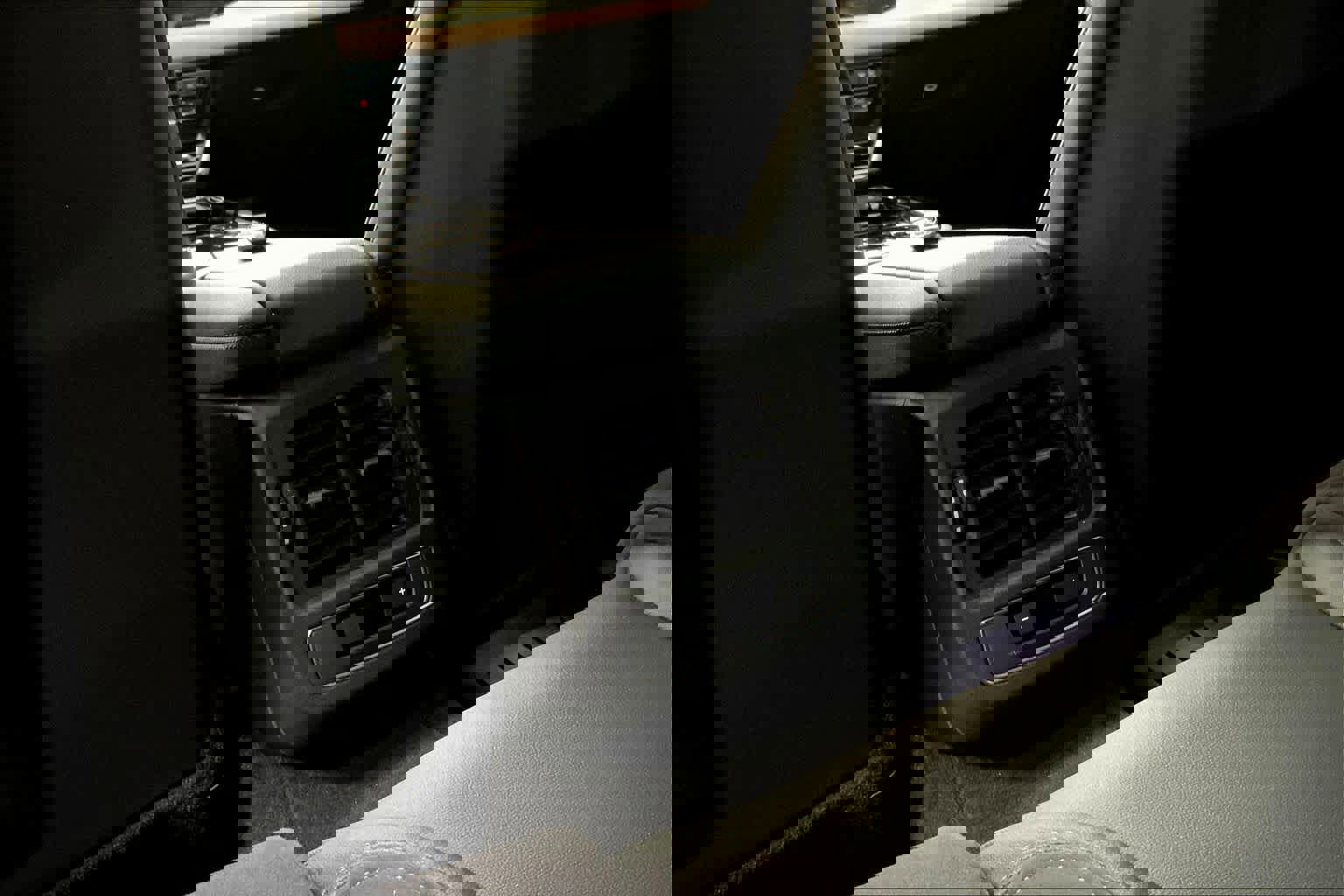 Used 2022 Audi e-tron GT Premium Plus image 34