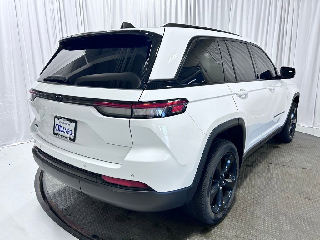 Used 2023 Jeep Grand Cherokee Altitude image 30