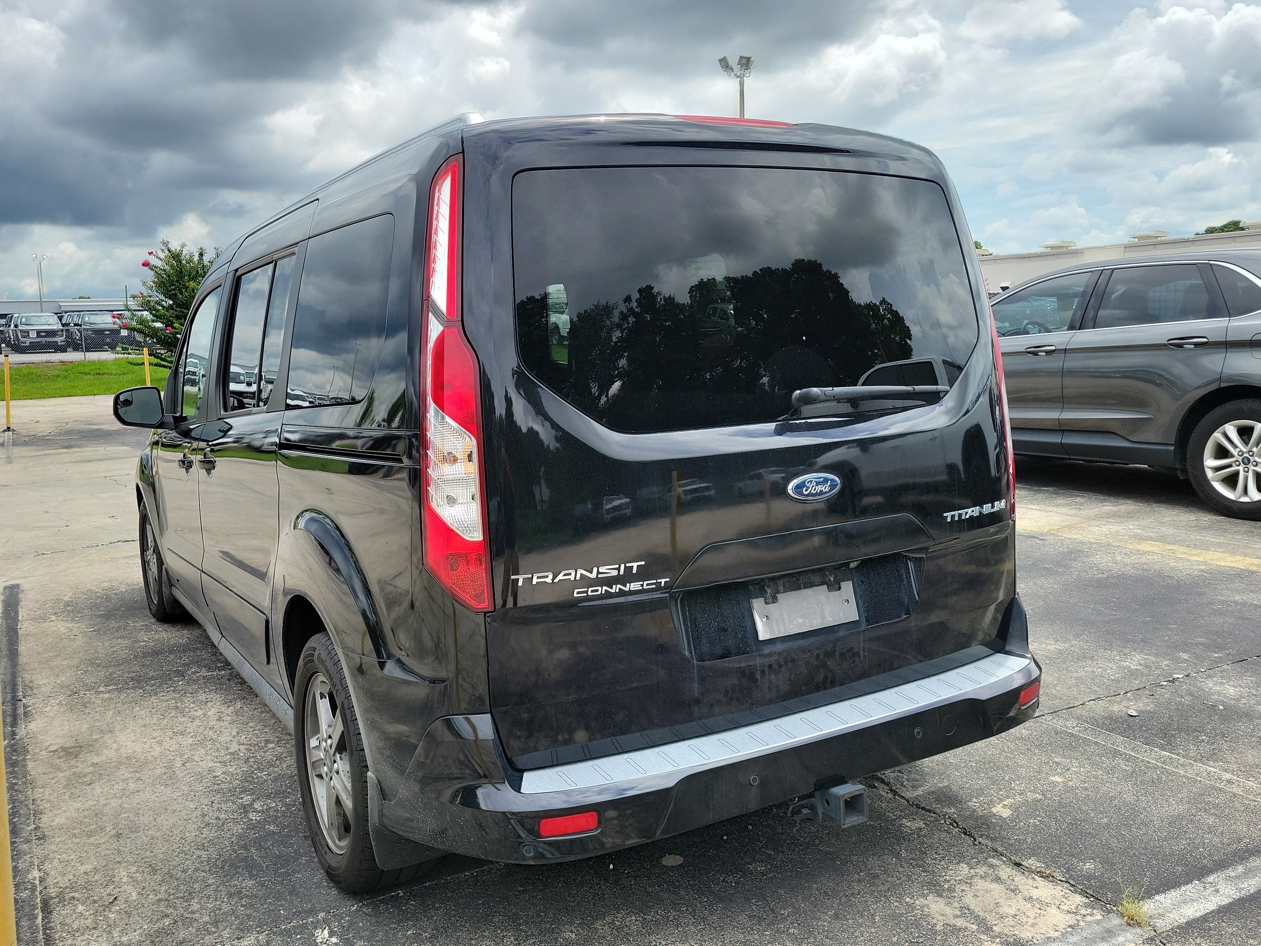 Used 2020 Ford Transit Connect Titanium w/ Trailer Tow Package FWD image 4