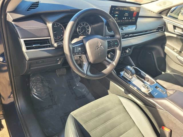 Used 2025 Mitsubishi Outlander SE image 12