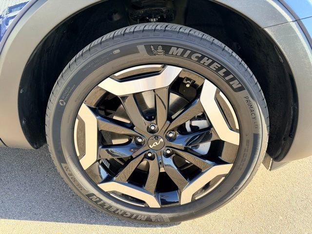 Used 2024 Kia Telluride EX w/ EX Captain's Chair Package image 9