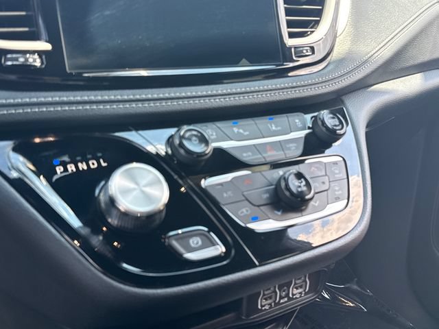 Used 2024 Chrysler Pacifica Touring FWD image 19