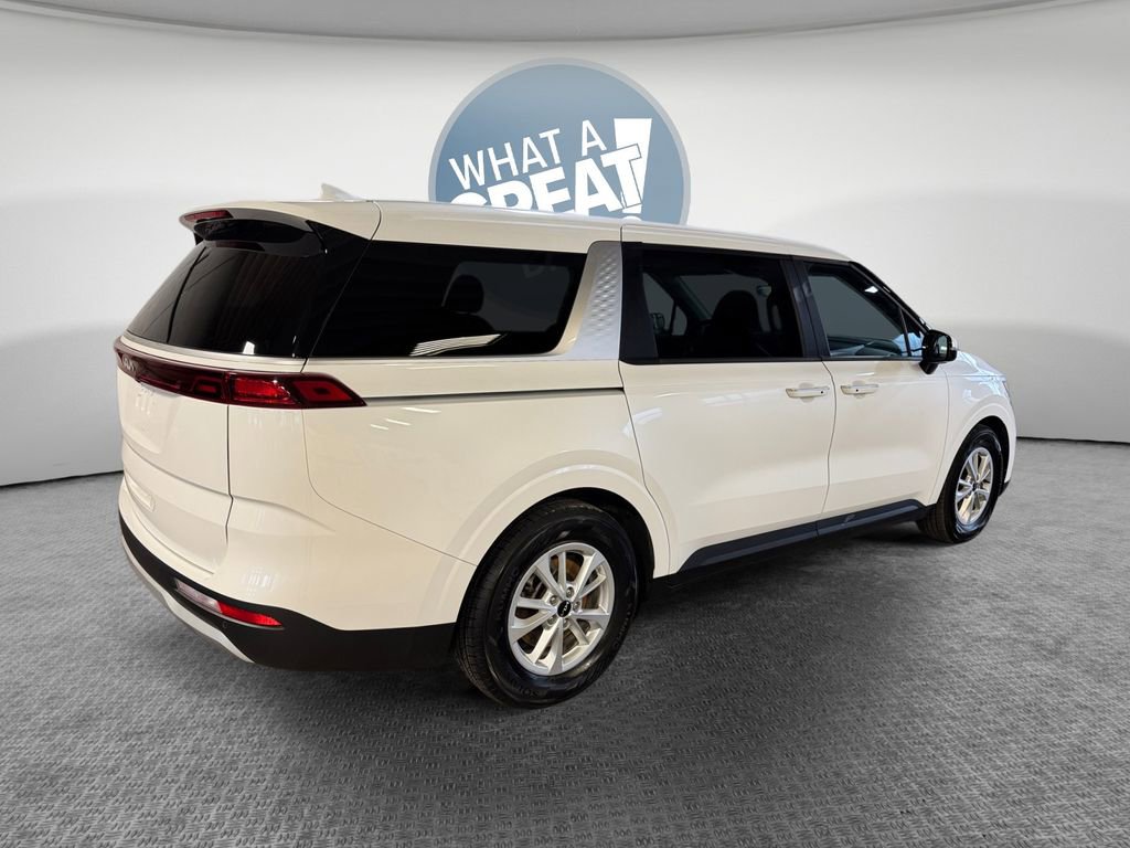 Used 2024 Kia Carnival LX image 3