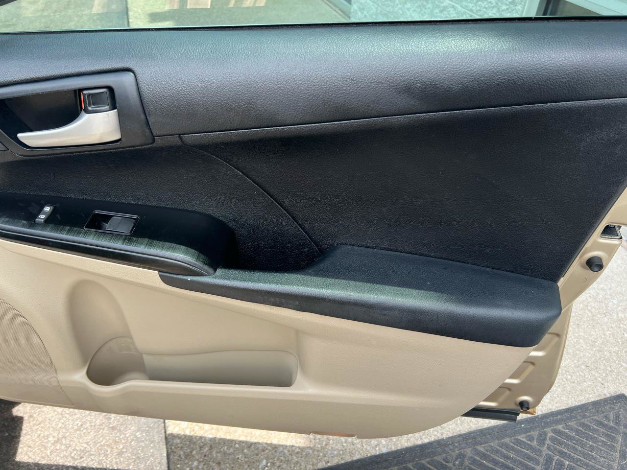 Used 2012 Toyota Camry LE FWD image 17