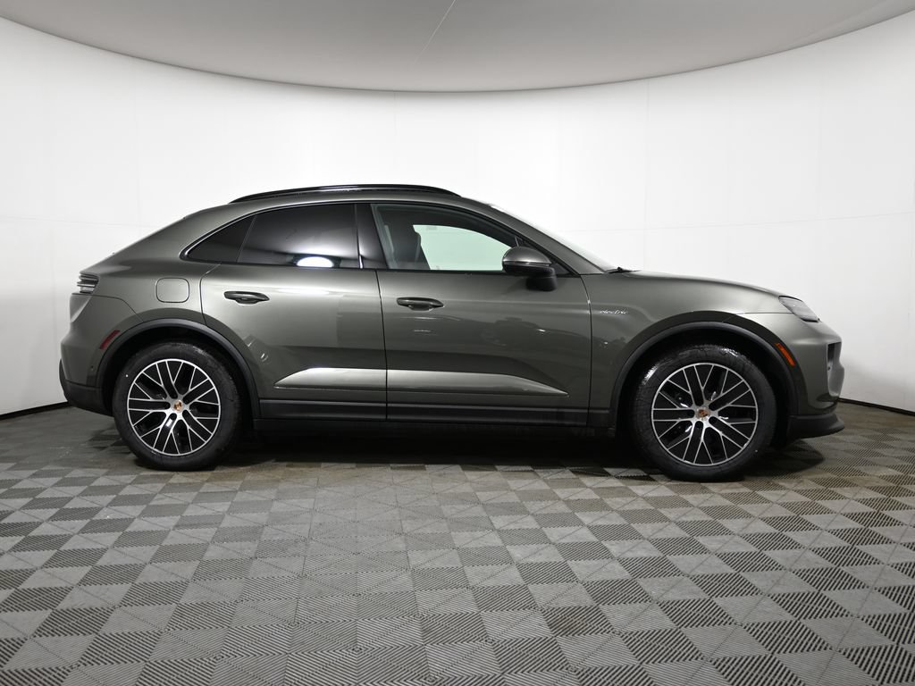 New 2026 Porsche Macan 4 Electric AWD/4WD image 8