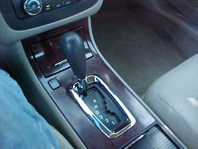 Used 2008 Buick Lucerne CXL image 25