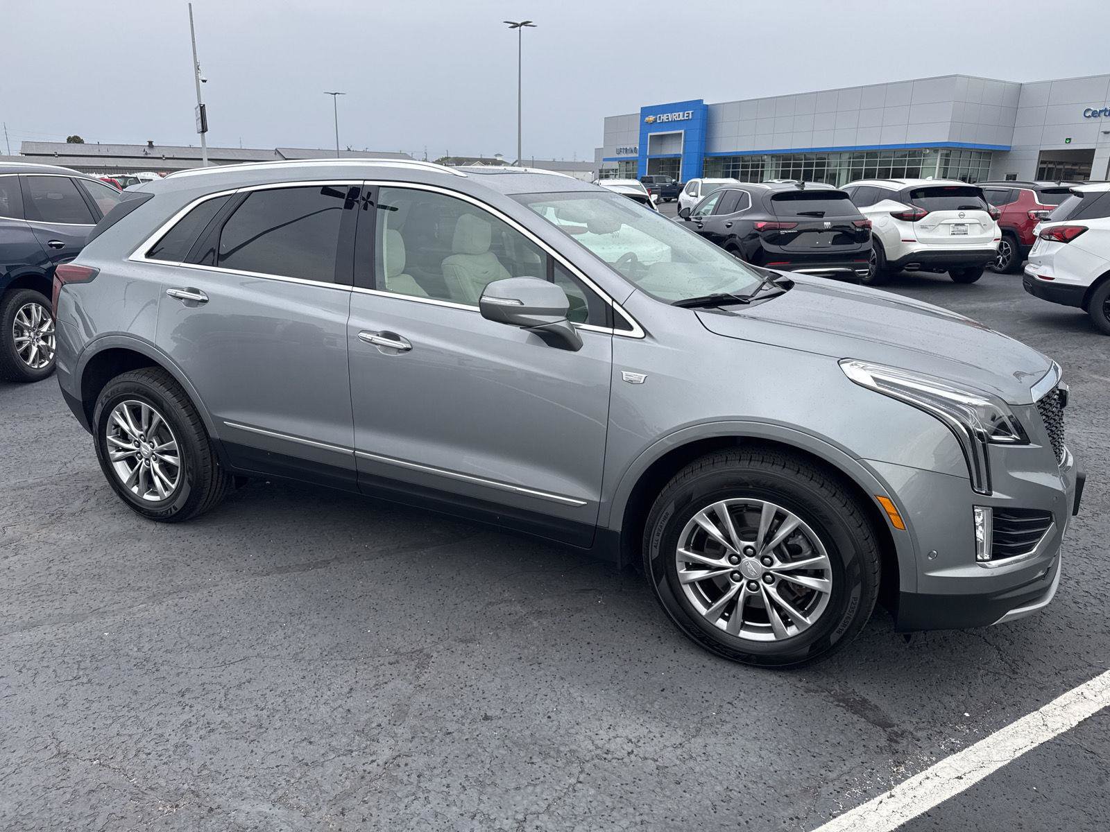 Used 2023 Cadillac XT5 Premium Luxury w/ Technology Package AWD/4WD image 6