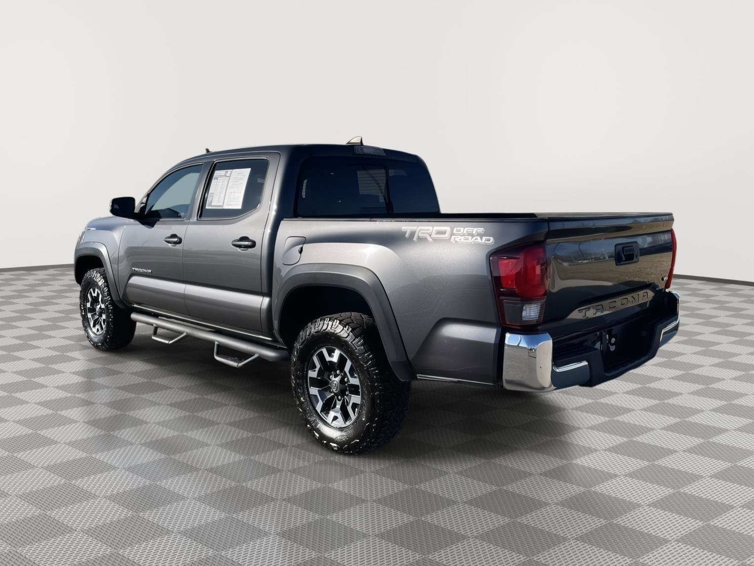 Used 2018 Toyota Tacoma TRD Off-Road RWD image 5