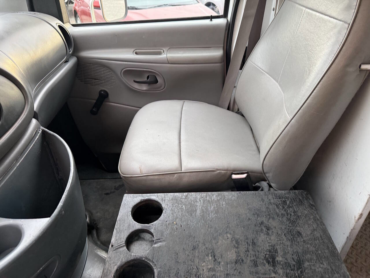 Used 1999 Ford E-350 and Econoline 350 Super Duty RWD image 13