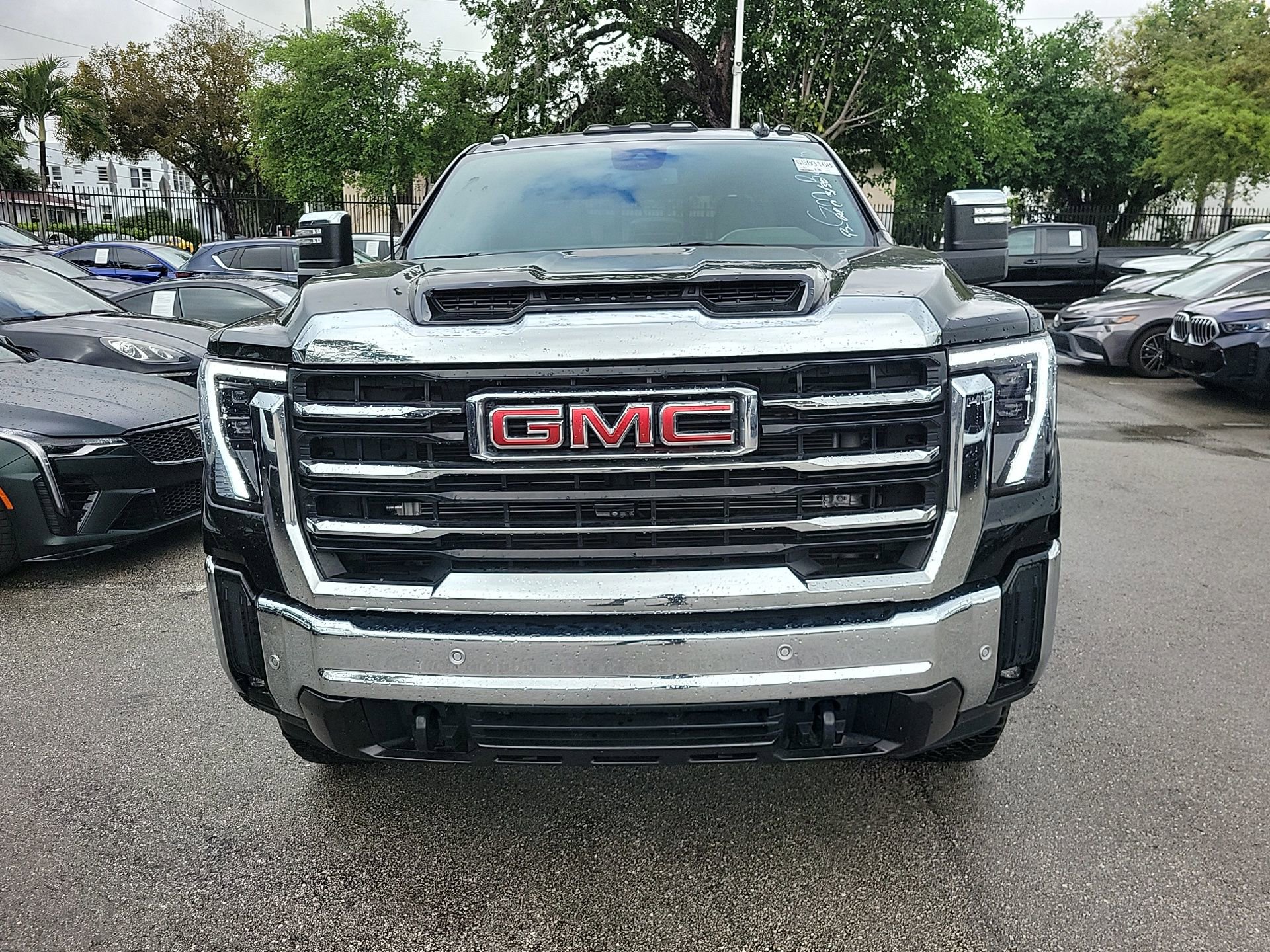 Used 2025 GMC Sierra 2500 SLT w/ SLT Premium Package image 3