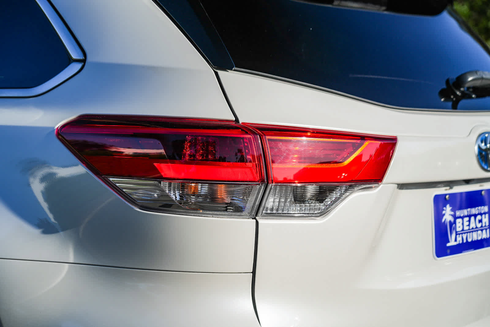 Used 2019 Toyota Highlander XLE w/ Carpet Mat Package (TMS) AWD/4WD image 9