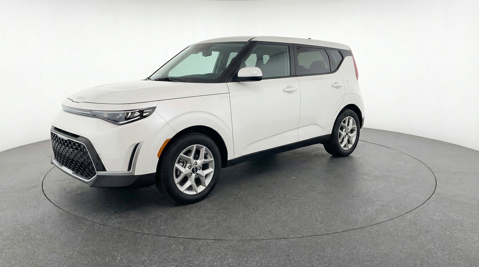 Used 2025 Kia Soul LX w/ LX Technology Package FWD image 3