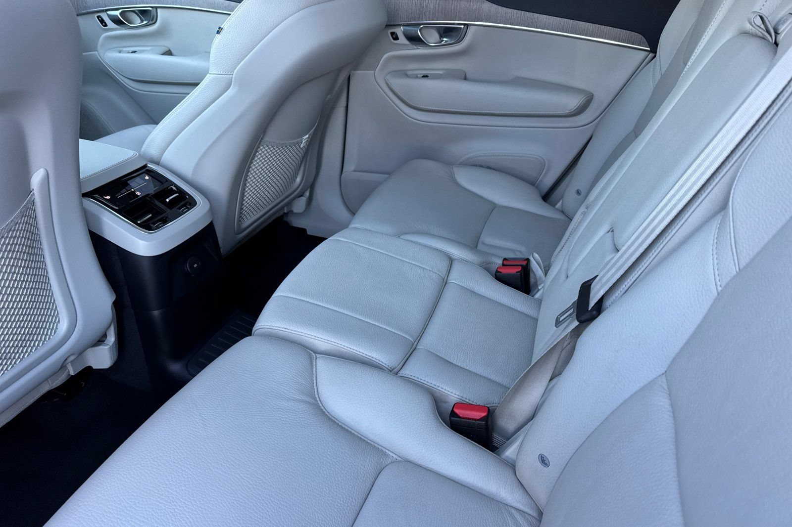 Used 2023 Volvo XC90 T8 Plus w/ Protection Package Premier AWD/4WD image 12