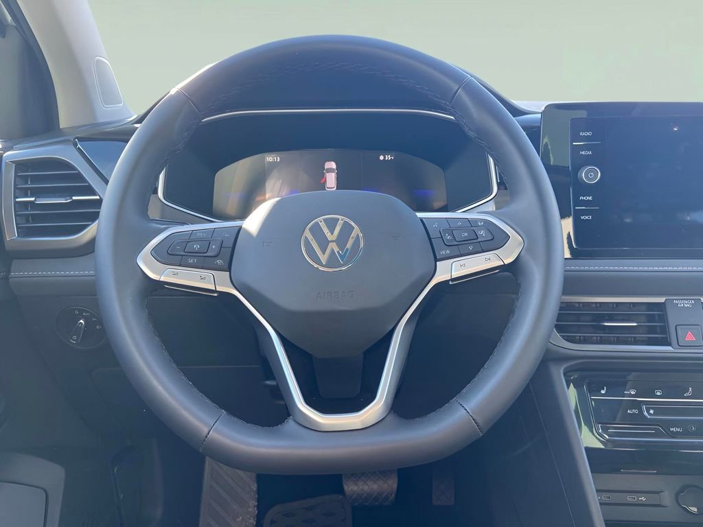 Used 2025 Volkswagen Taos SE image 26