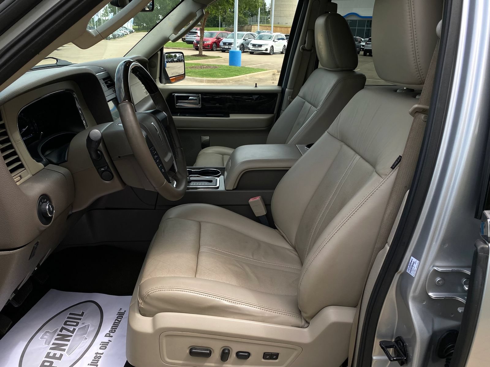 Used 2017 Lincoln Navigator L Select RWD image 11