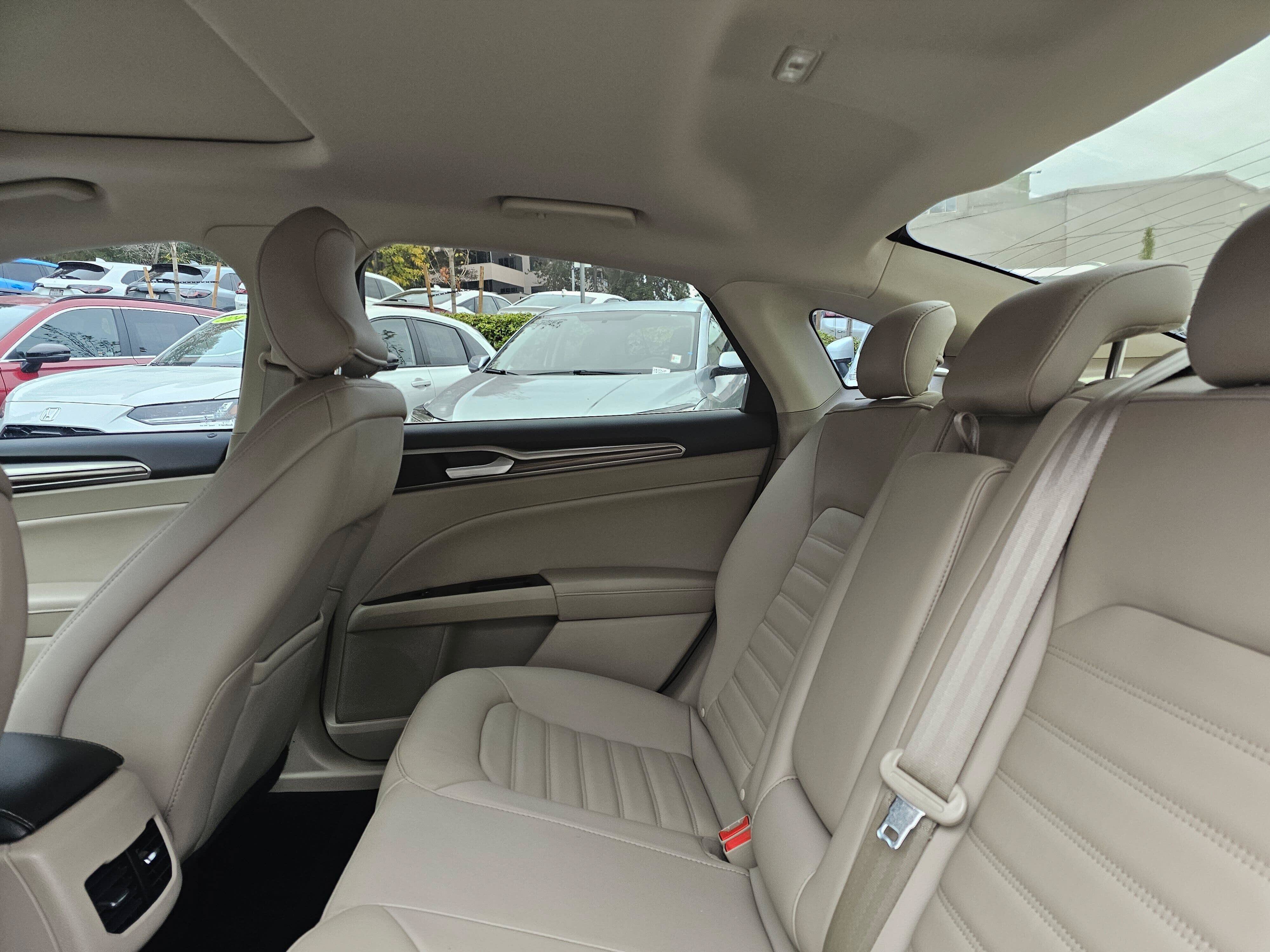 Used 2018 Ford Fusion SE w/ Fusion SE Technology Package FWD image 20