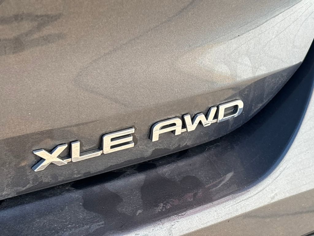 Used 2021 Toyota Highlander XLE image 35