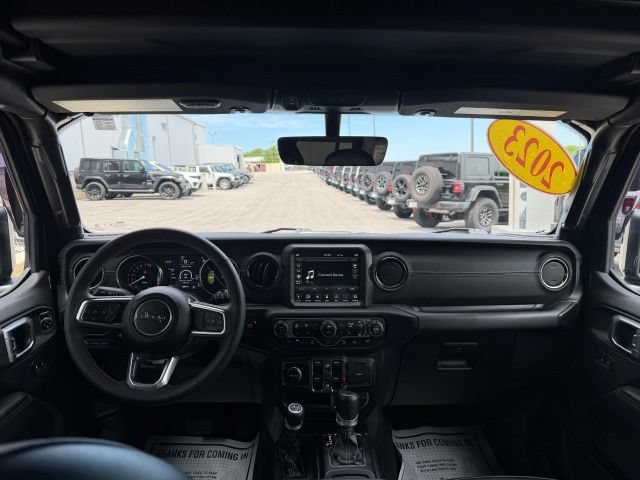 Used 2023 Jeep Wrangler Unlimited Sahara AWD/4WD image 14