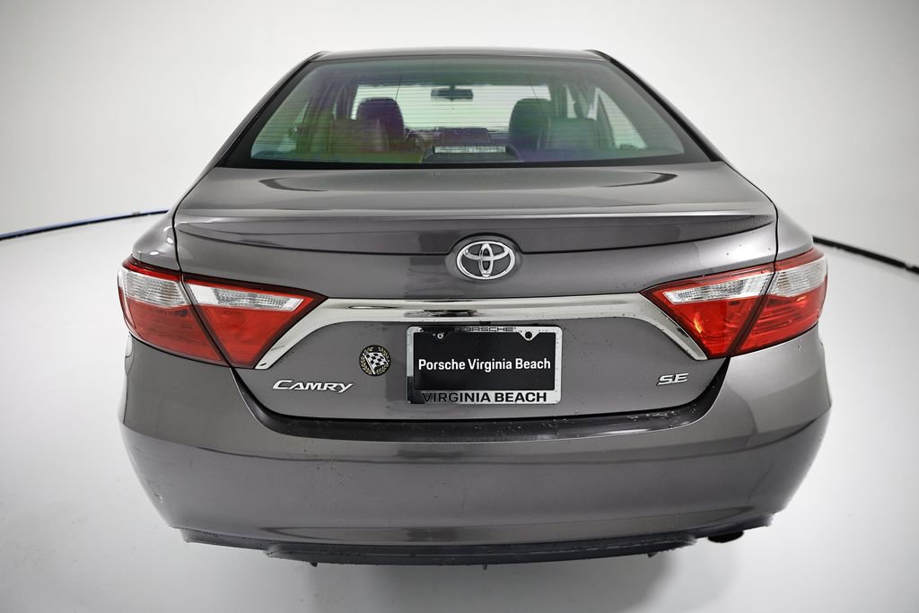 Used 2016 Toyota Camry SE w/ Moonroof Package image 4