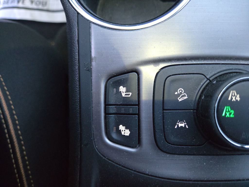 Used 2023 GMC Terrain AT4 image 24