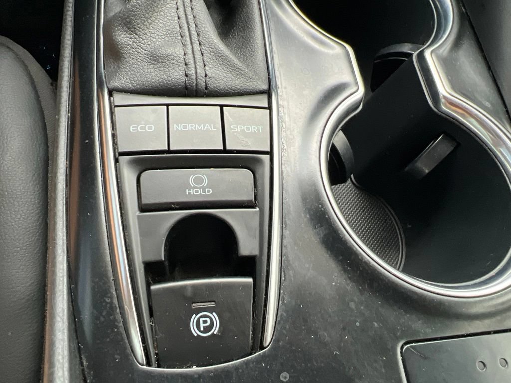 Used 2020 Toyota Camry XSE FWD image 28