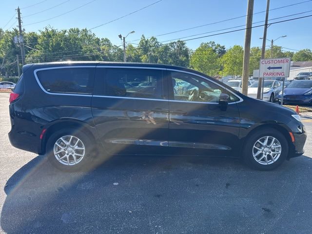 Used 2025 Chrysler Pacifica Select image 7