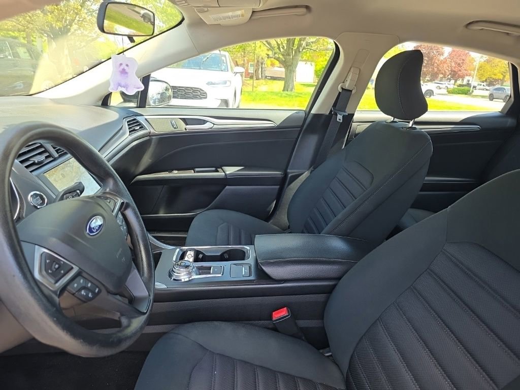 Used 2017 Ford Fusion SE w/ Fusion SE Technology Package FWD image 21