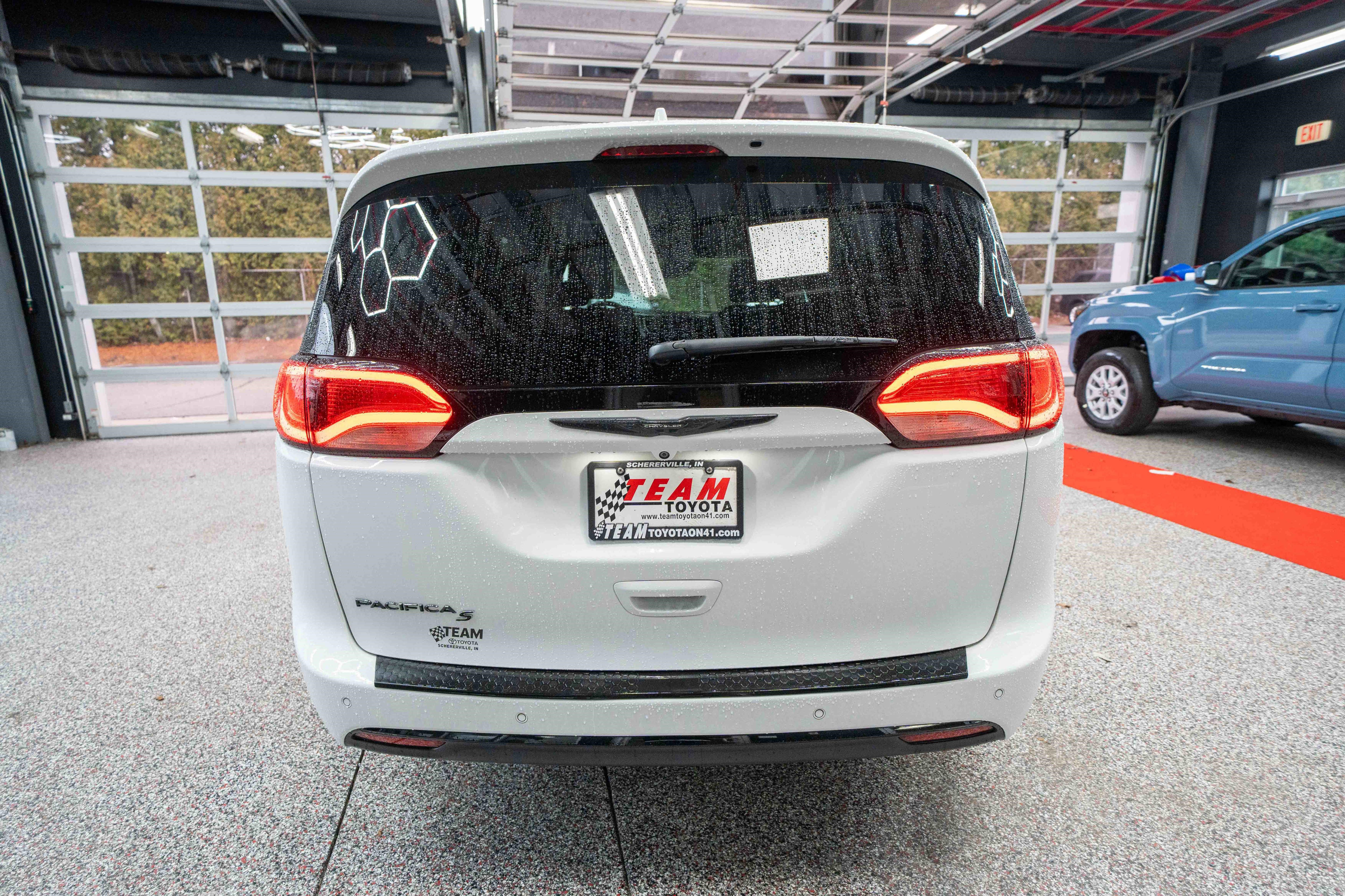 Used 2020 Chrysler Pacifica Touring-L Plus w/ Advanced Safetytec Group image 3