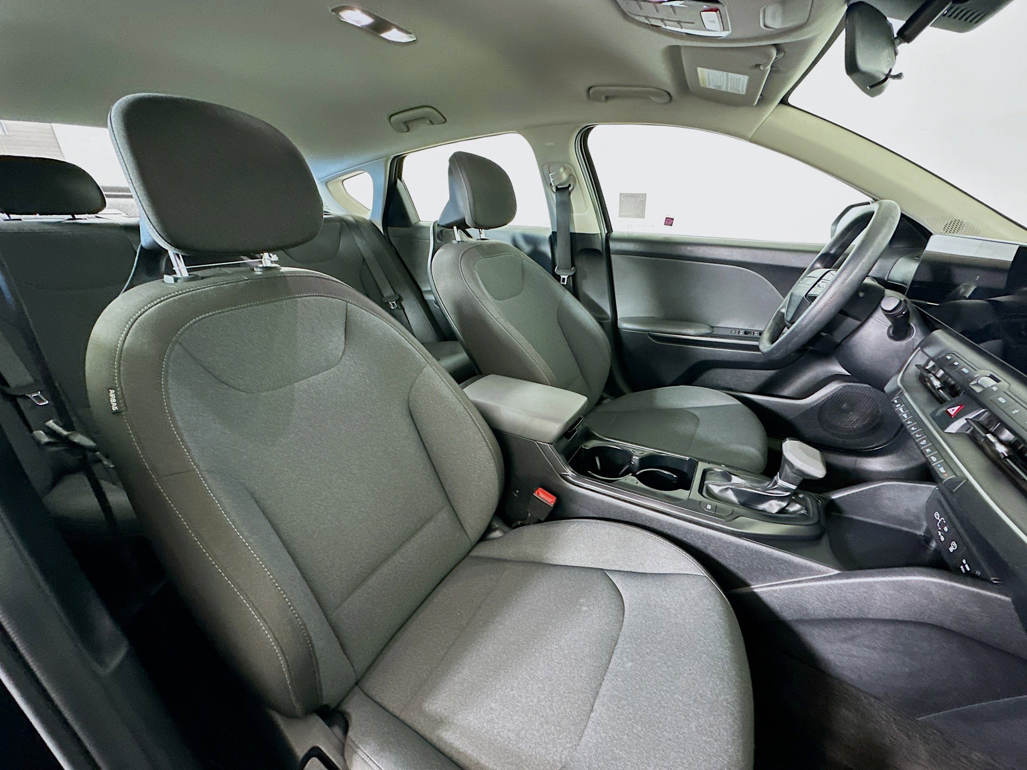 Used 2025 Kia K4 LXS image 31