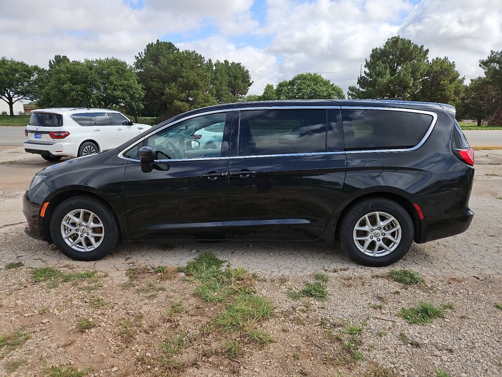 Used 2023 Chrysler Voyager LX FWD image 6