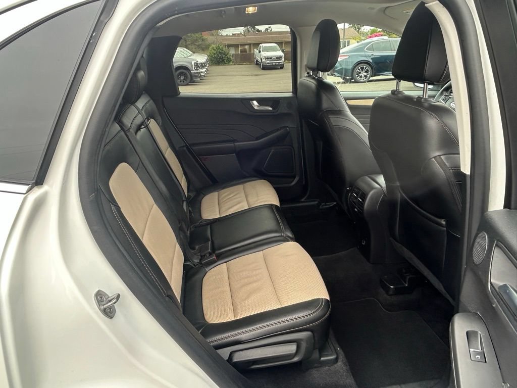 Used 2022 Ford Escape Titanium w/ Titanium Elite Package AWD/4WD image 32