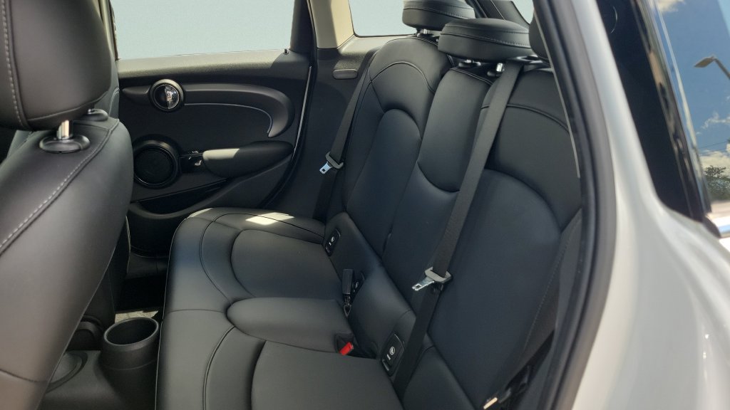 Used 2024 MINI Cooper 4-Door Hardtop FWD image 10