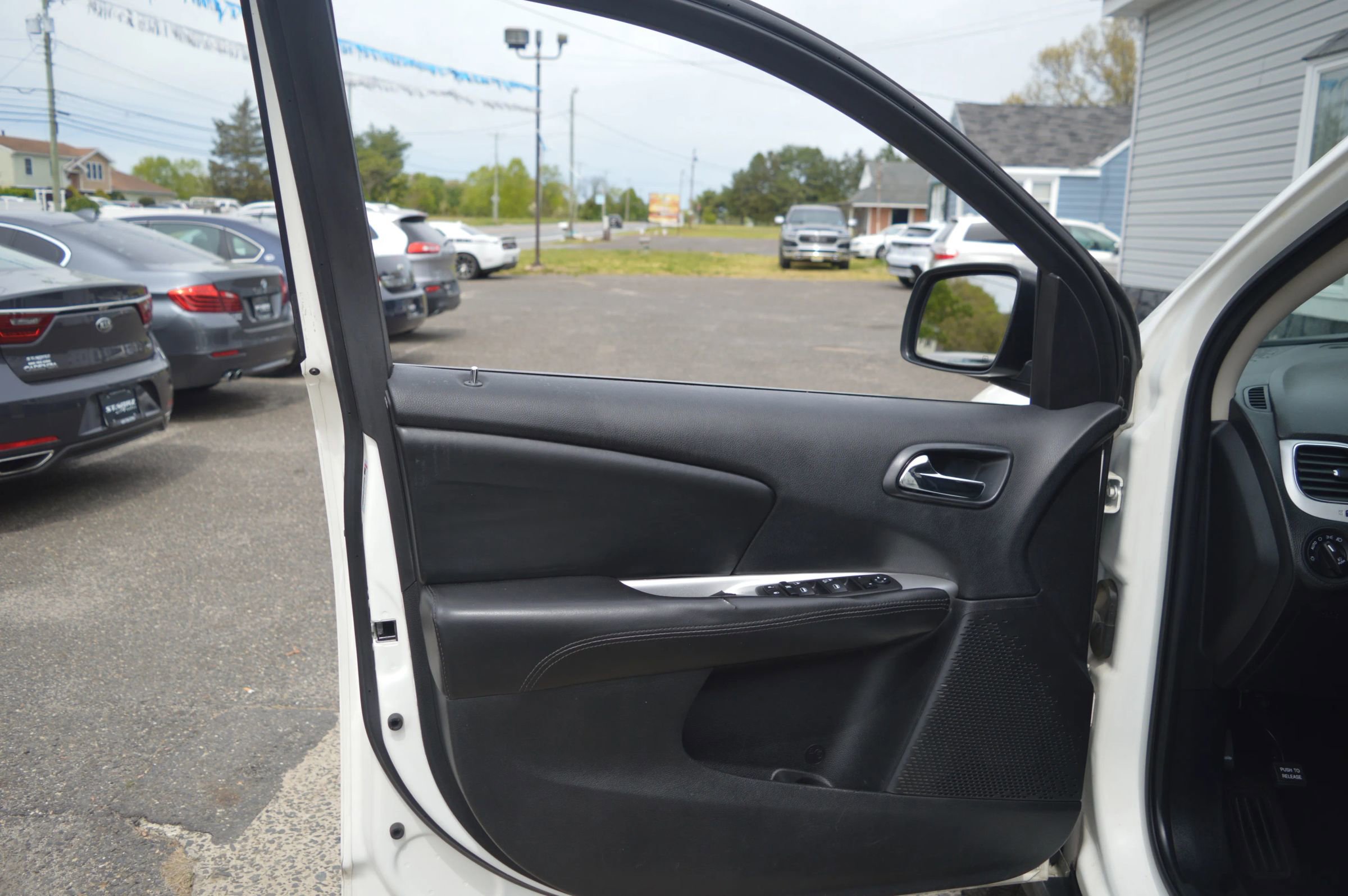 Used 2019 Dodge Journey SE w/ Connectivity Group FWD image 24
