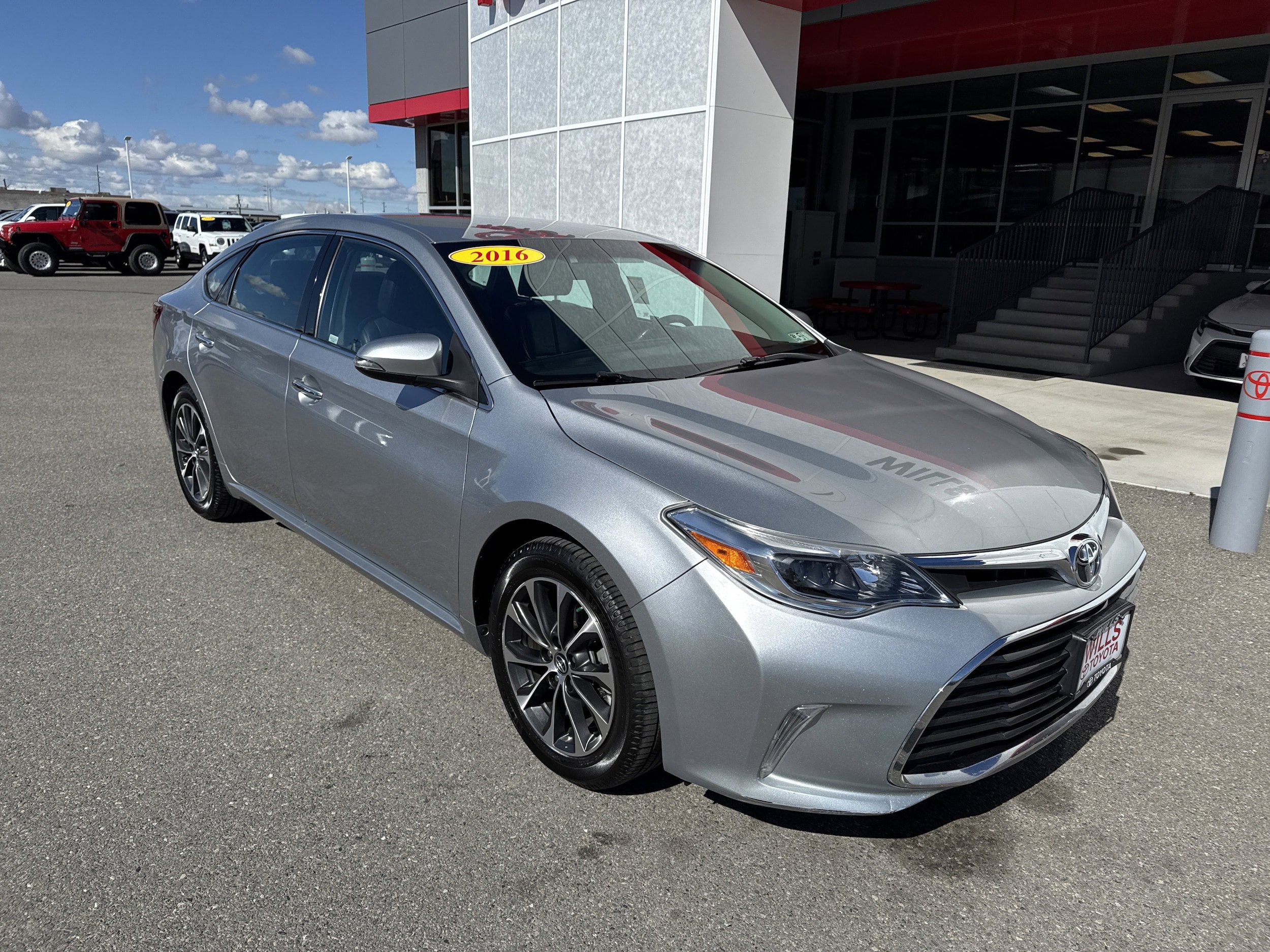 Used 2016 Toyota Avalon XLE FWD image 1
