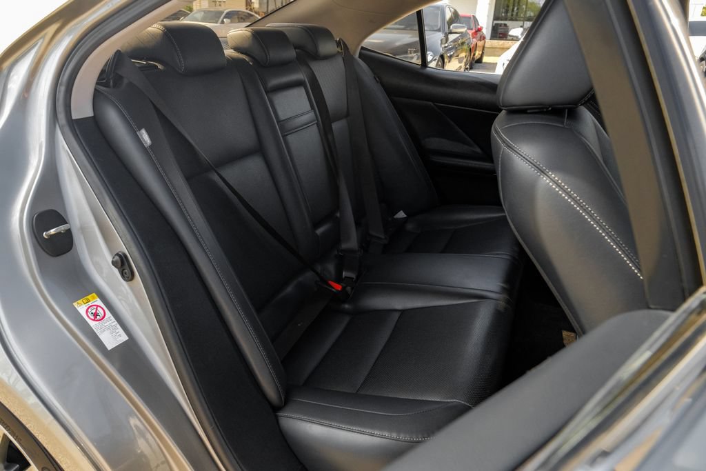 Used 2017 Lexus IS 200t RWD image 40