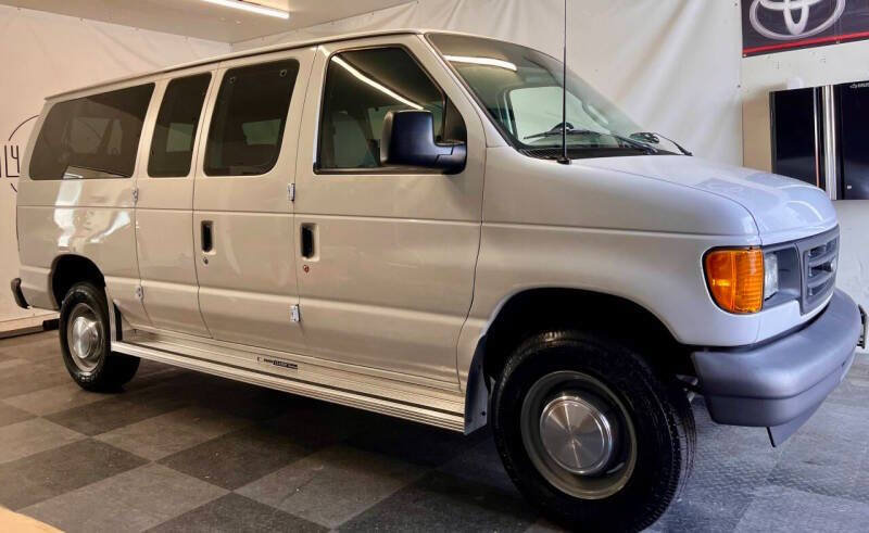Used 2006 Ford E-350 and Econoline 350 XLT RWD image 8