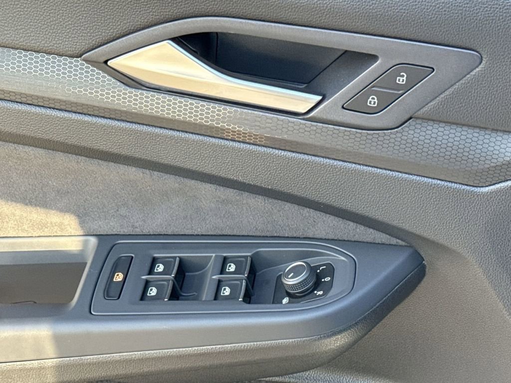 Used 2024 Volkswagen GTI SE image 15