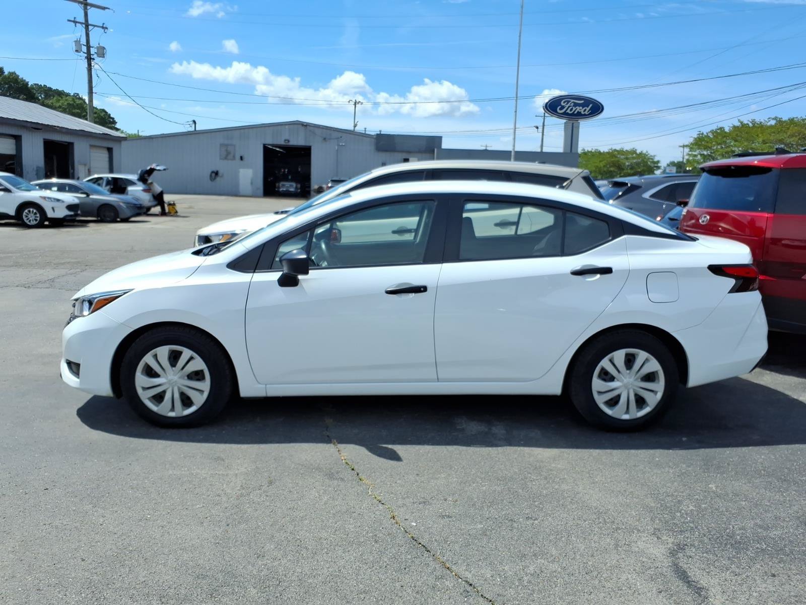 Used 2023 Nissan Versa S FWD image 2