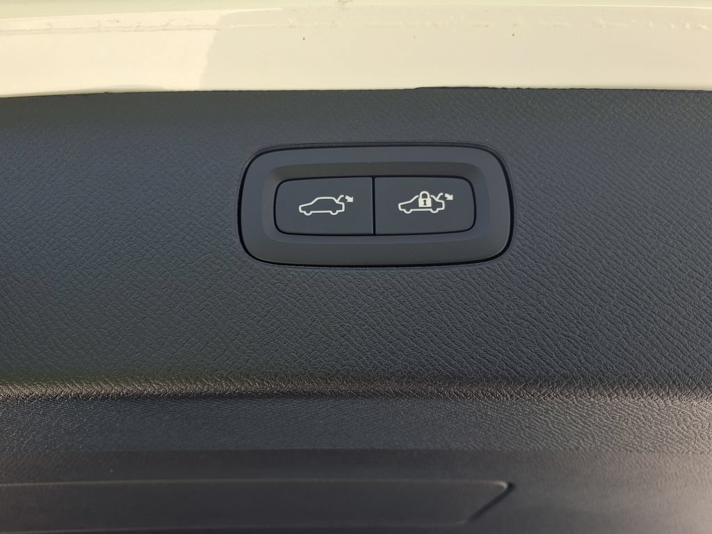 New 2026 Volvo XC90 T8 Ultra w/ Protection Package Premier AWD/4WD image 12