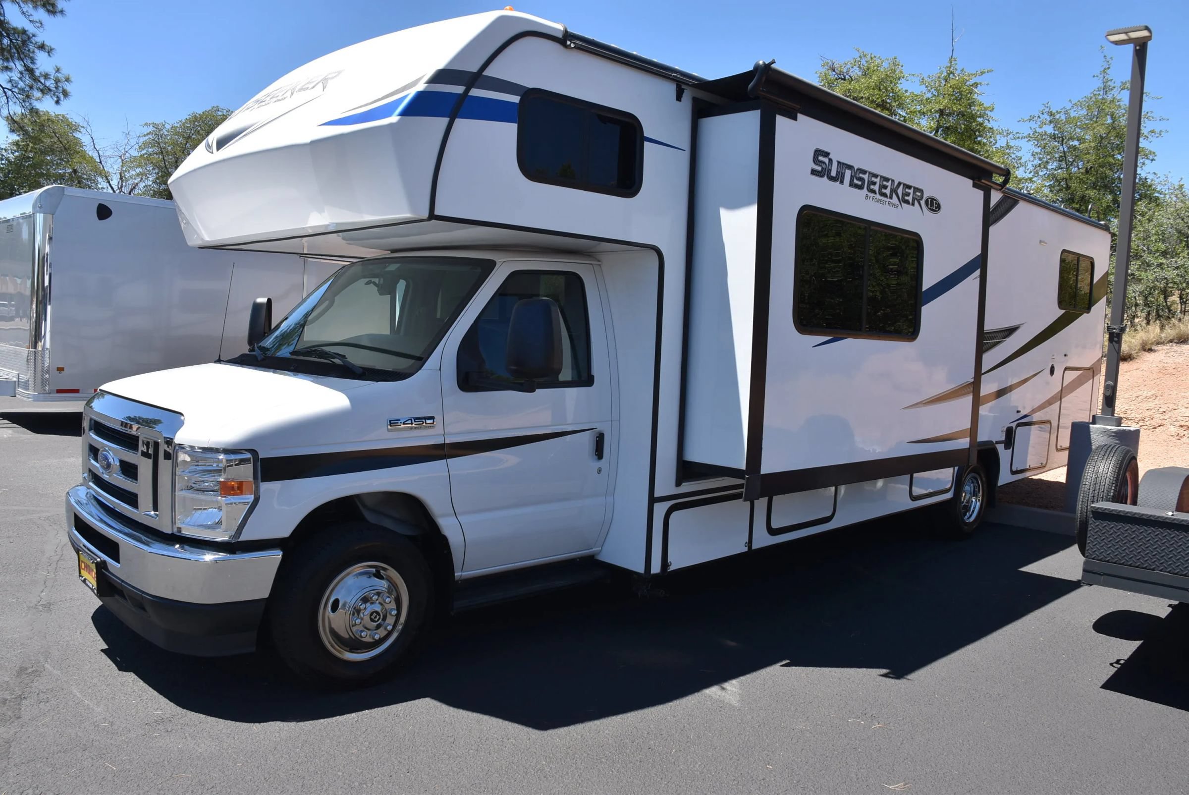 Used 2022 Ford E-450 and Econoline 450 Super Duty w/ Motorhome Prep Package RWD image 52